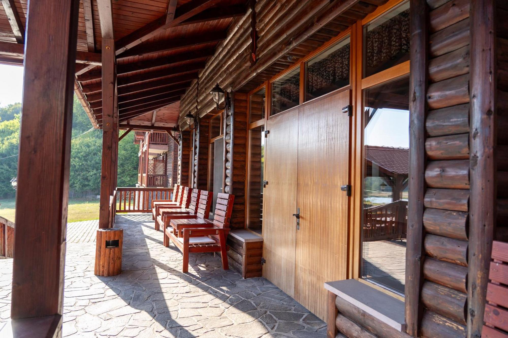 5.Evszak Hotel Sfantu Gheorghe  Exterior photo