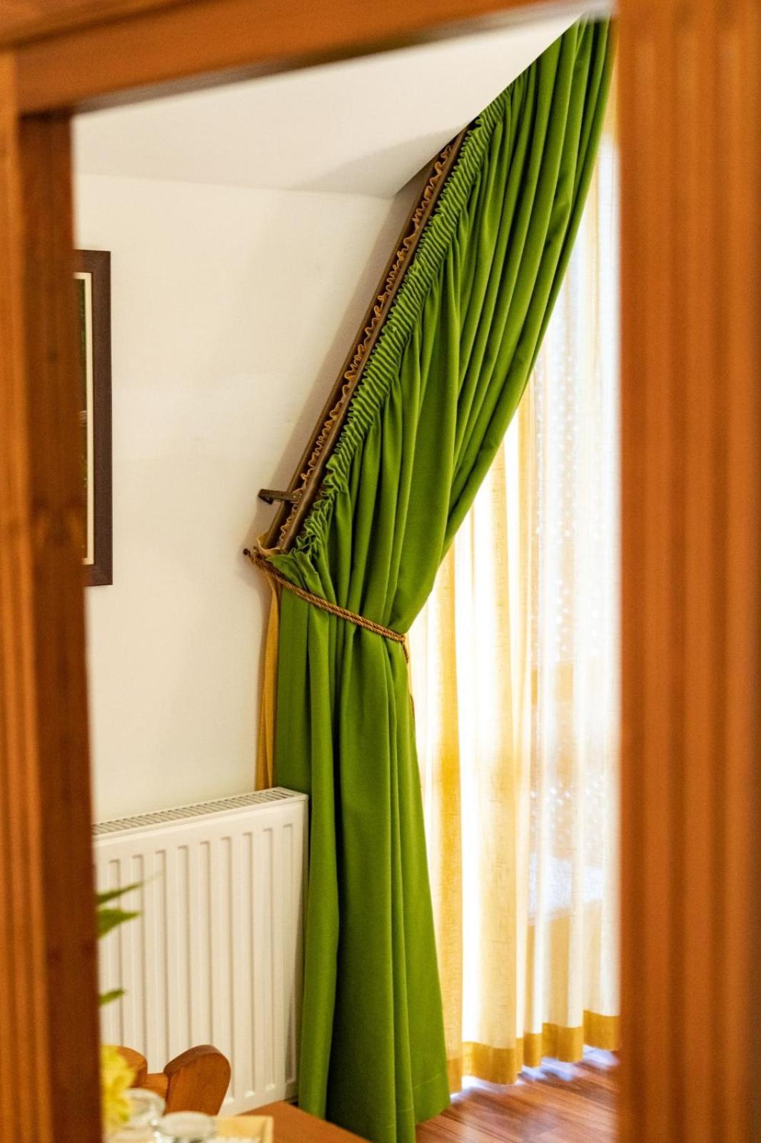 5.Evszak Hotel Sfantu Gheorghe  Exterior photo