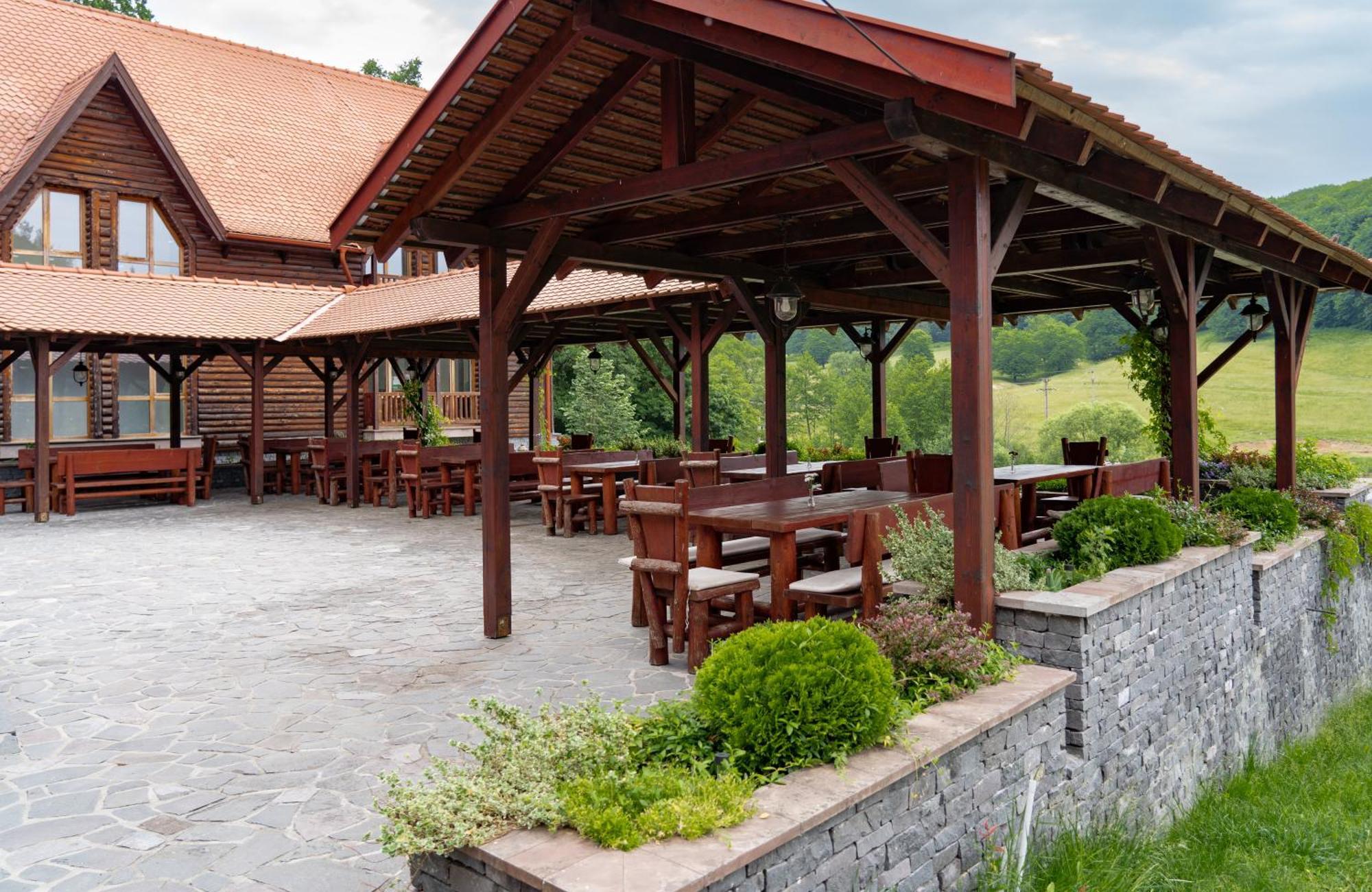 5.Evszak Hotel Sfantu Gheorghe  Exterior photo